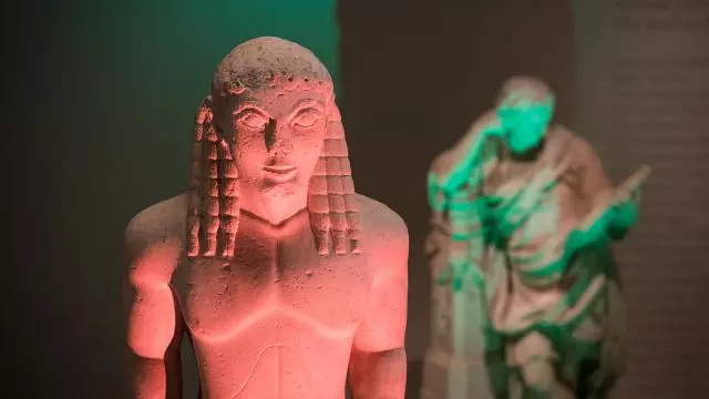 Statue at the Ashmolean Museum